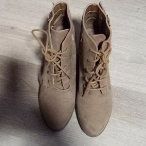 MADDEN girl ladies Dailey brown wedge boots. Size 7